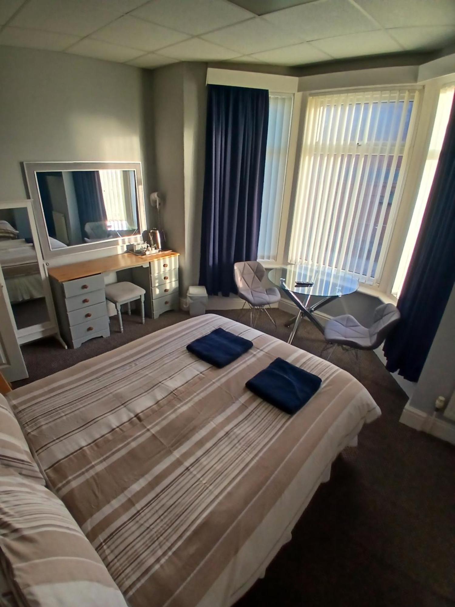The Kirkview Bed & Breakfast Blackpool Exterior photo